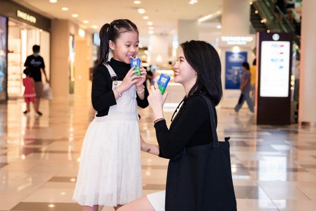 nguoi-tieu-dung-uong-sua-green-farm